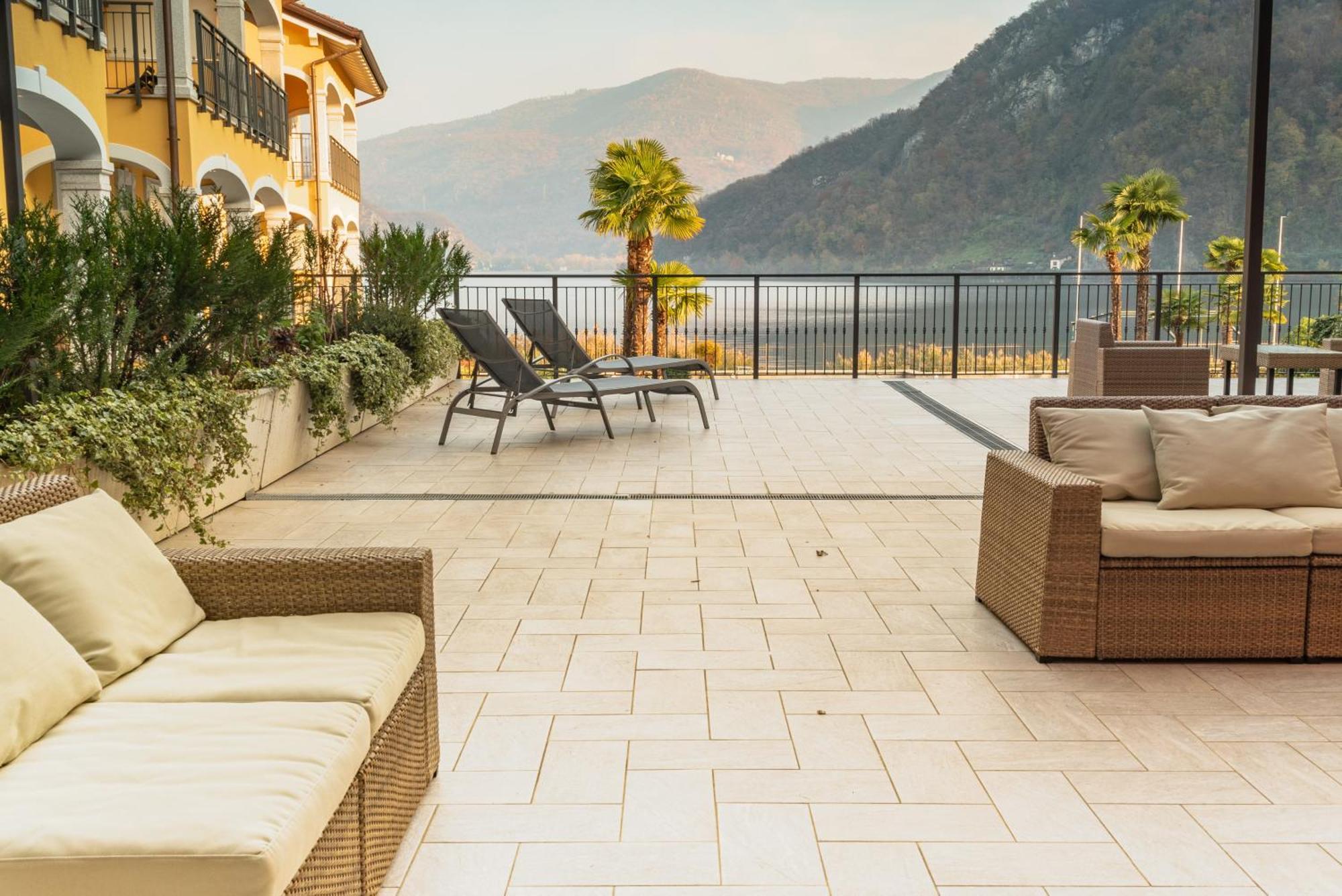 Yachting Aparthotel 4*